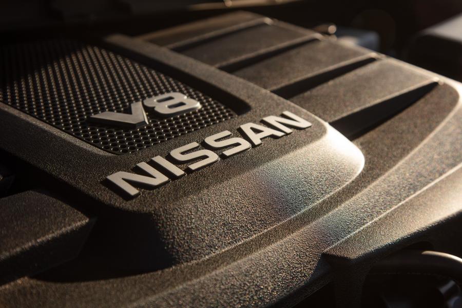 Моторный отсек Nissan Titan Platinum Reserve Crew Cab 2019 года  (фото 21 из 35)